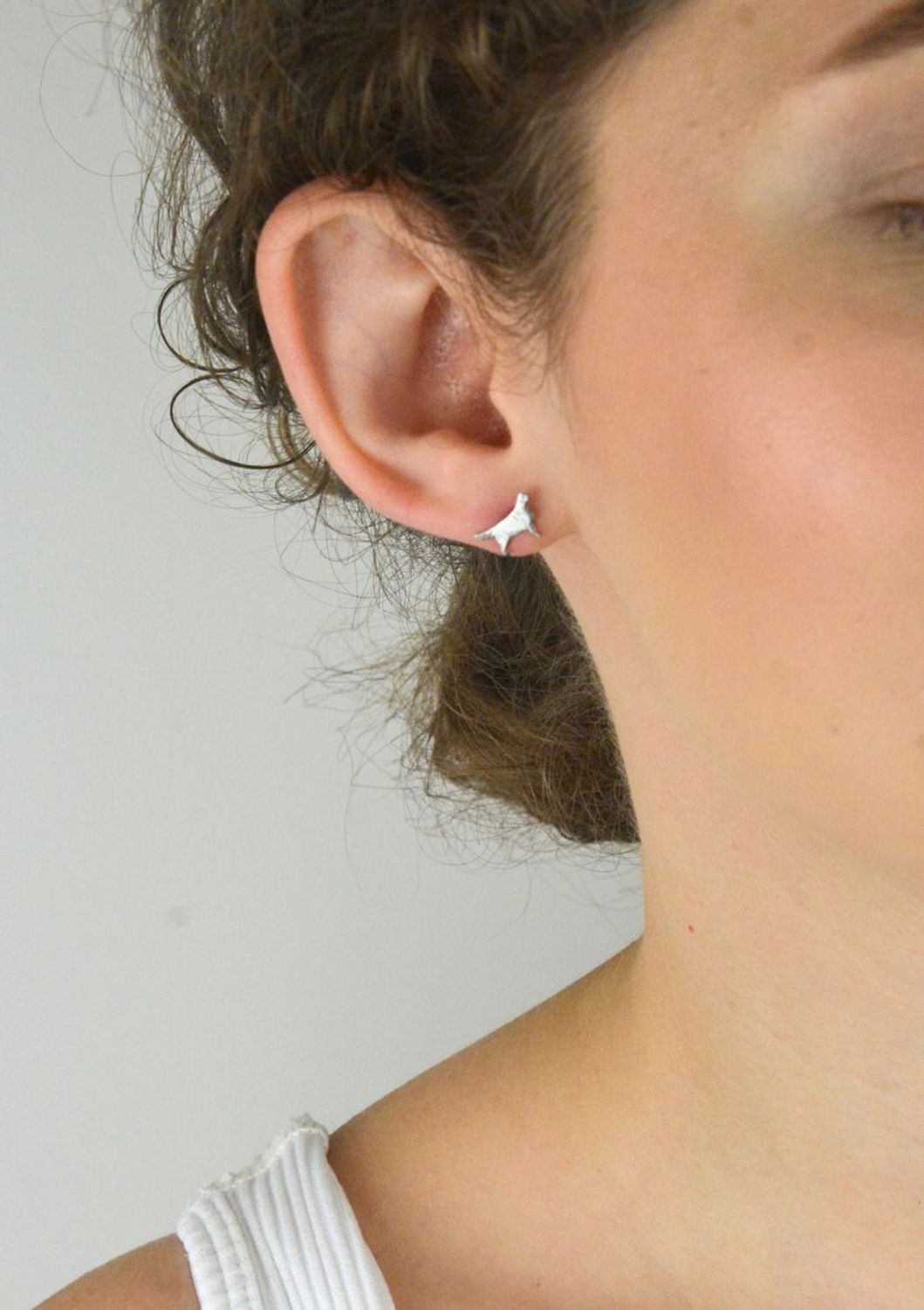 Urocze kolczyki dziecięce w kształcie piesków. Srebro 925, zapięcie na sztyft, lekkie (0,90 g). Model DIA-KLC-KR2 R586 – idealne na prezent dla dziewczynki.1.jpg